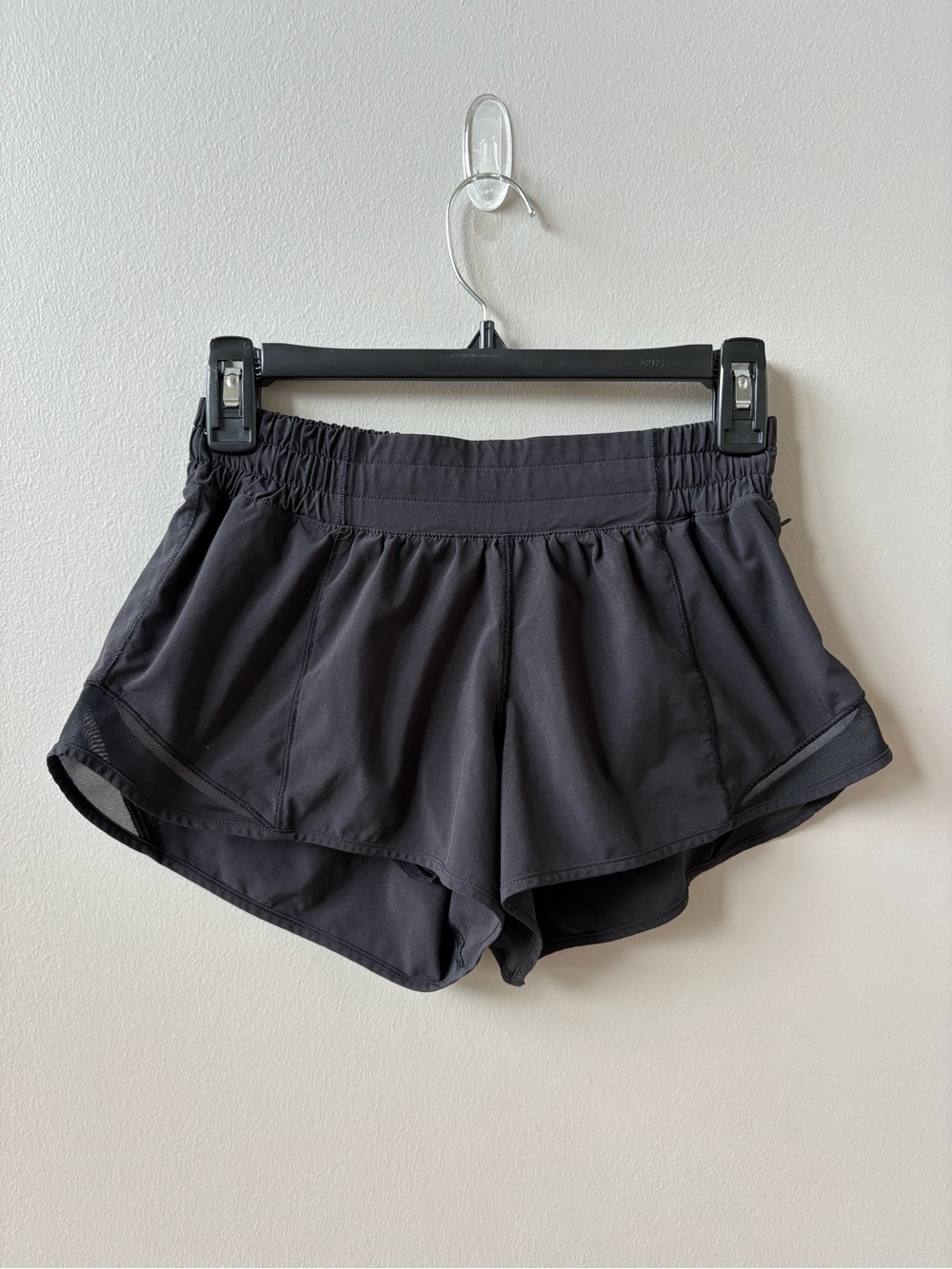 Lululemon 2.5” Hotty Hot Low-Rise Lined Short